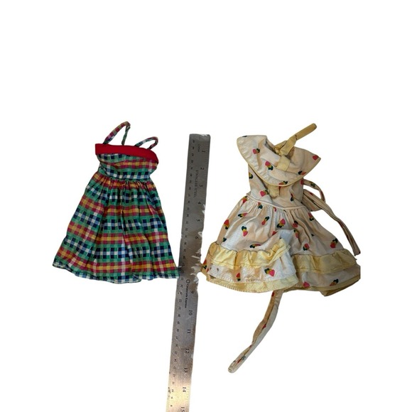 Vintage Doll Clothes Lot of 24 Pieces Dresses Outfits Mixed Styles - Picture 8 of 9